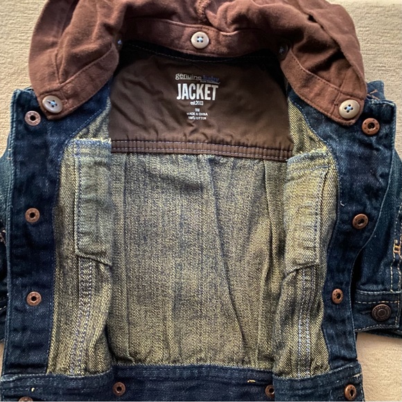 Genuine Baby from OSHKOSH Denim Jean Jacket With Detachable Hood Like New 9Mo - Picture 10 of 11